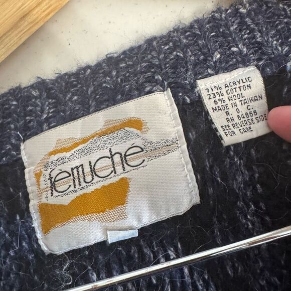 Femuche Men’s 100% Acrylic Cardigan Sweater Size Large Striped Graphic - Picture 6 of 10